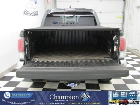 Used 2021 Toyota Tacoma TRD Off-Road image 14