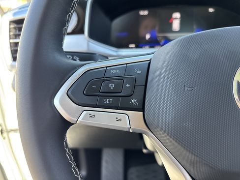 Used 2025 Volkswagen Taos SE w/ Panoramic Sunroof Package image 26