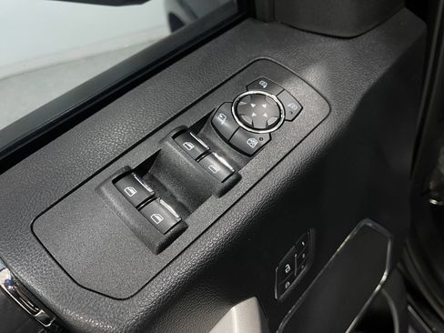 Used 2019 Ford F150 Lariat w/ Equipment Group 502A Luxury AWD/4WD image 16