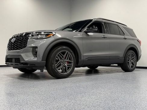 New 2026 Ford Explorer ST-Line w/ ST-Line Street Pack RWD image 5
