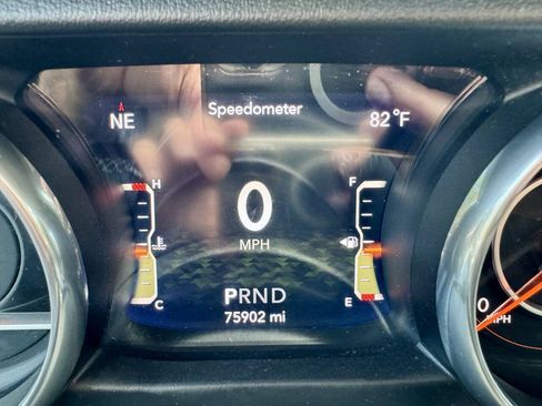 Used 2018 Jeep Wrangler Unlimited Sahara w/ Dual Top Group AWD/4WD image 21