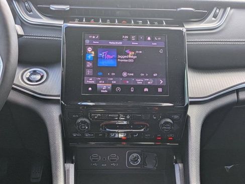 New 2025 Jeep Grand Cherokee Altitude image 16