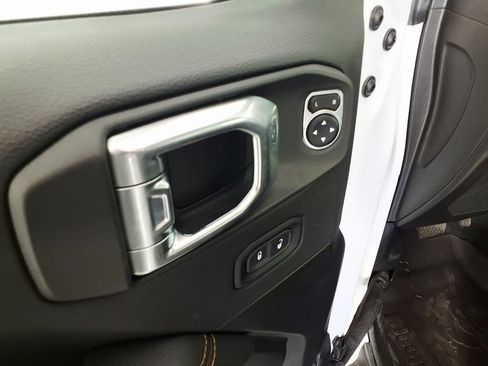 Used 2022 Jeep Gladiator Overland AWD/4WD image 25