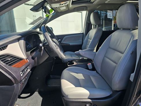 Used 2019 Toyota Sienna Limited Premium AWD/4WD image 22