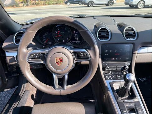 Used 2018 Porsche 718 Boxster Roadster 2D image 11