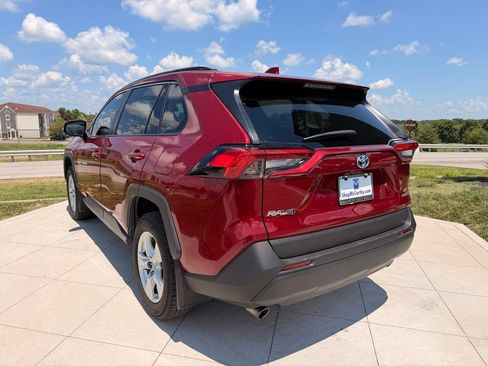 Used 2021 Toyota RAV4 LE AWD/4WD image 5