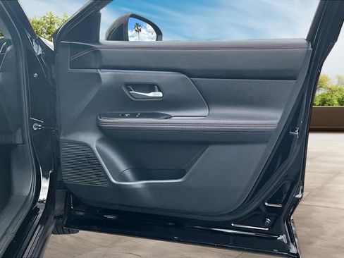 Certified 2025 Nissan Kicks SR AWD/4WD image 26