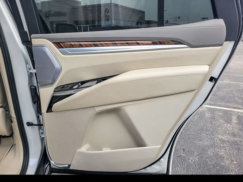 Certified 2025 Cadillac Escalade Sport Platinum w/ LPO, Floor Liner Package AWD/4WD image 31