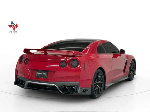 Used 2019 Nissan GT-R Premium w/ Premium Interior Package image 5