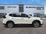 Used 2018 Nissan Rogue SV image 2
