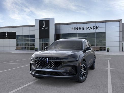 New 2026 Lincoln Nautilus Premier AWD/4WD image 2