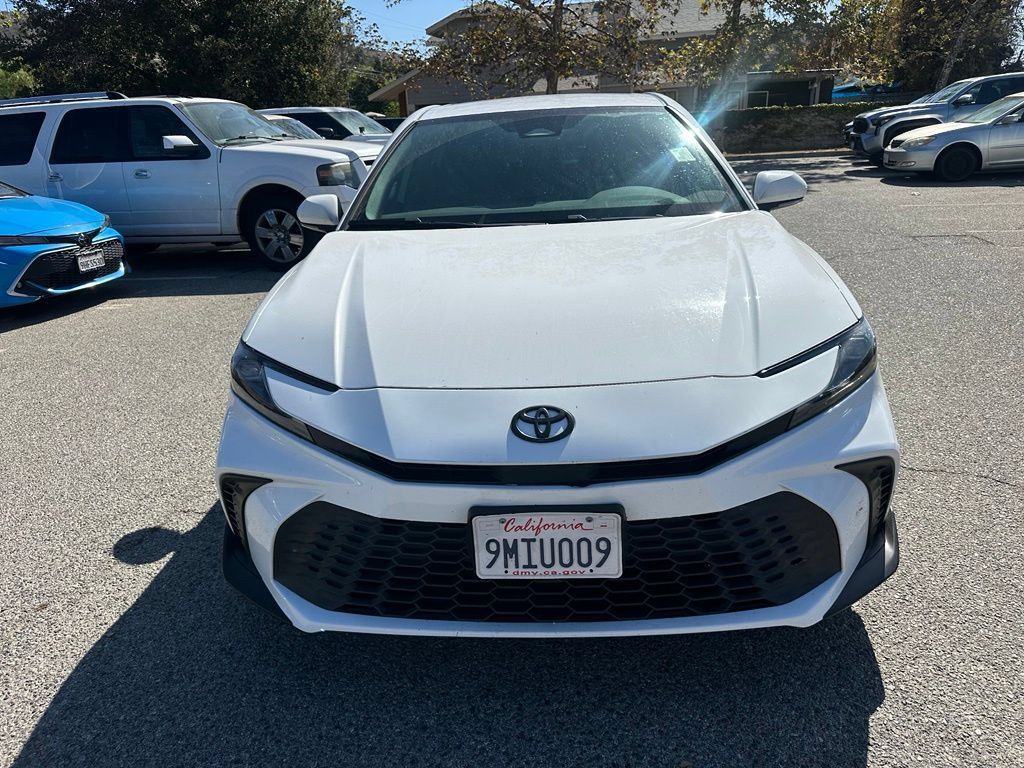 Used 2025 Toyota Camry SE FWD image 5