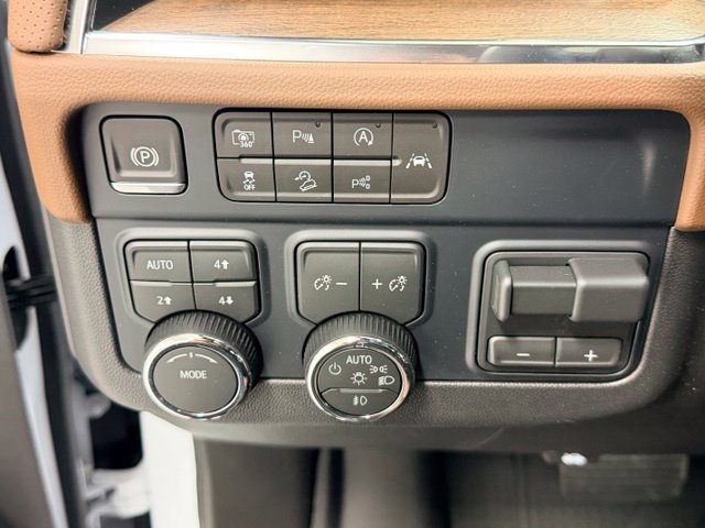 Certified 2026 Chevrolet Tahoe High Country w/ Sun And Tow Package AWD/4WD image 17