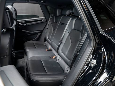 Certified 2026 Porsche Macan AWD/4WD image 39