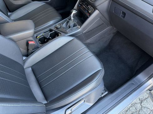 Used 2024 Volkswagen Tiguan SE image 25