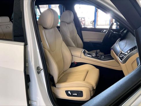 Used 2022 BMW X5 xDrive40i w/ Premium Package image 8
