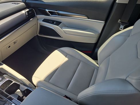 Certified 2024 Kia Telluride S w/ S Sunroof Package AWD/4WD image 15