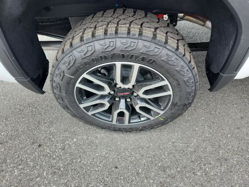 New 2026 GMC Sierra 1500 AT4 w/ AT4 Premium Package image 4