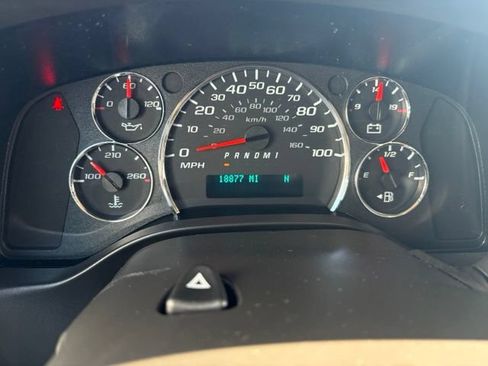 Used 2025 Chevrolet Express 3500 LT w/ LT Preferred Equipment Group RWD image 26