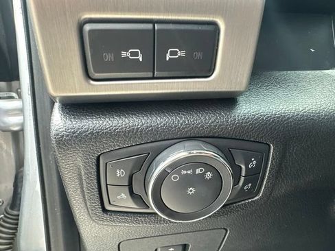 Used 2016 Ford F150 Platinum w/ Equipment Group 701A Luxury AWD/4WD image 38