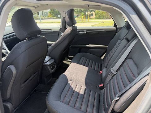 Used 2015 Ford Fusion SE w/ Equipment Group 201A FWD image 10