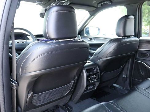 Used 2024 Jeep Grand Cherokee Limited w/ Black Appearance Package RWD image 12