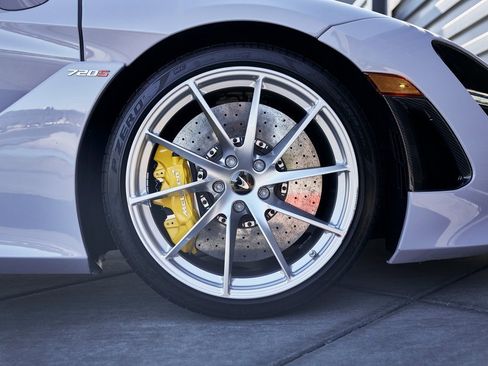 Used 2022 McLaren 720S Spider image 34