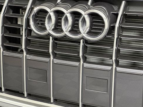 Used 2025 Audi Q3 2.0T Premium w/ Convenience Package AWD/4WD image 15