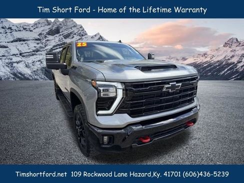 Used 2025 Chevrolet Silverado 2500 LT w/ Trail Boss Package image 4