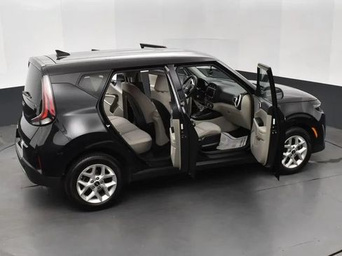 Used 2023 Kia Soul LX w/ LX Technology Package FWD image 6