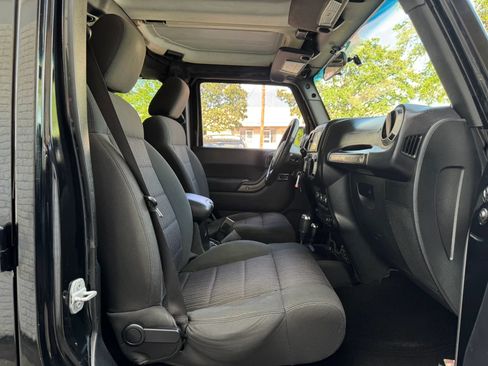 Used 2012 Jeep Wrangler Unlimited Sport AWD/4WD image 22