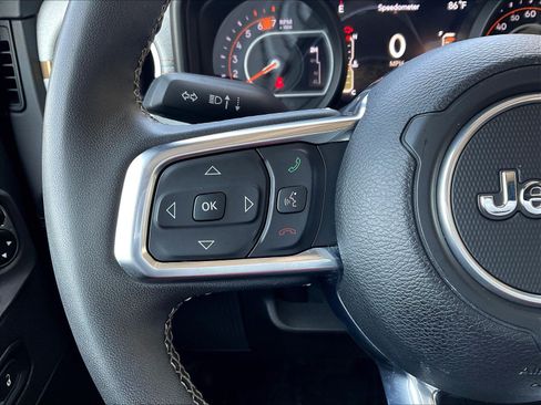 Used 2025 Jeep Wrangler Unlimited Sahara AWD/4WD image 11