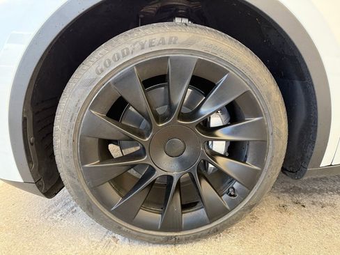 Used 2023 Tesla Model Y Long Range AWD/4WD image 10