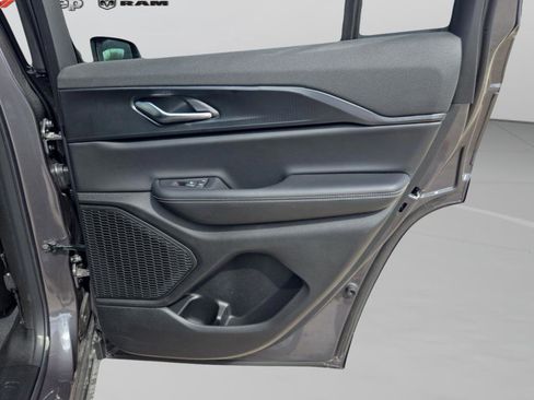 New 2025 Jeep Grand Cherokee Laredo X w/ Luxury Tech Group I image 27