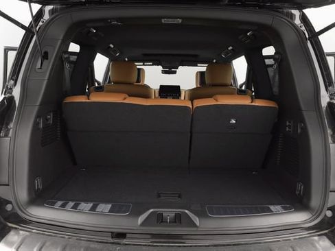 Used 2024 INFINITI QX80 Sensory AWD/4WD image 36