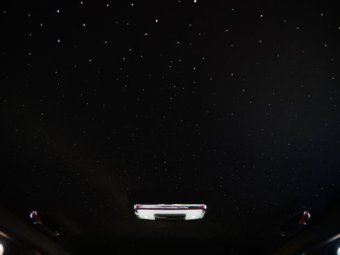 Used 2022 Rolls-Royce Cullinan w/ Cullinan Package image 19