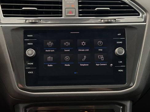 Used 2022 Volkswagen Tiguan SE AWD/4WD image 32