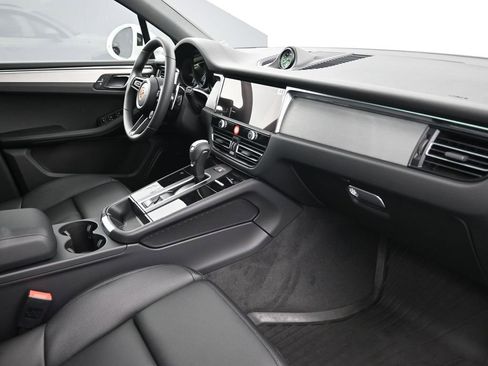 New 2026 Porsche Macan image 14