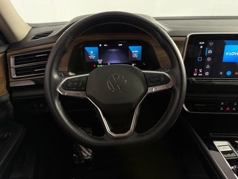 Used 2025 Volkswagen Atlas SE FWD image 20