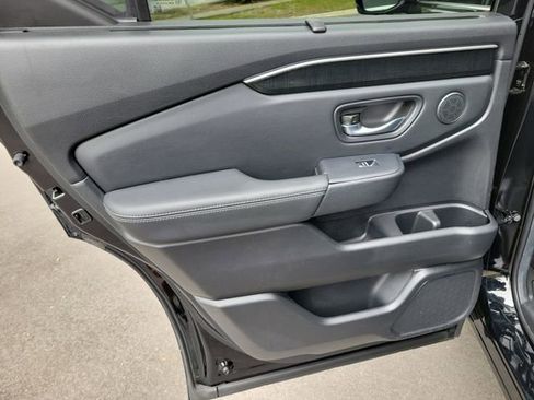 Used 2025 Honda Pilot Elite image 16