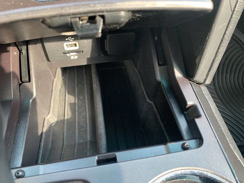 Used 2016 Ford Explorer XLT w/ Equipment Group 202A image 21