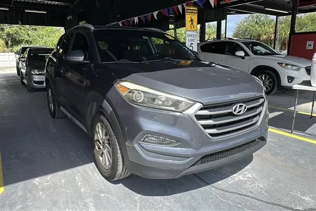 Used 2017 Hyundai Tucson SE w/ SE Popular Package 02 FWD image 2