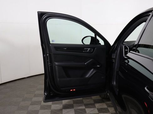 Used 2023 Porsche Cayenne Platinum Edition w/ Premium Package Plus AWD/4WD image 22