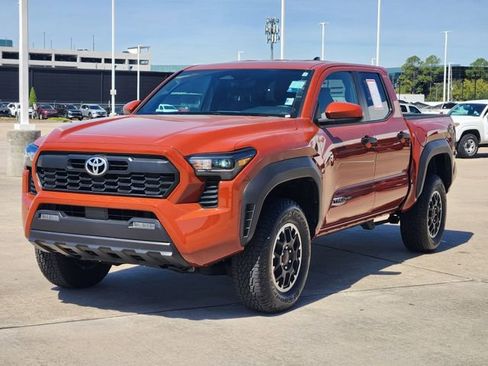 Certified 2025 Toyota Tacoma TRD Off-Road AWD/4WD image 3