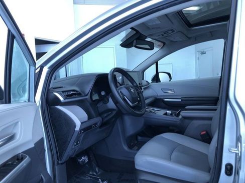 Certified 2024 Toyota Sienna XLE image 10