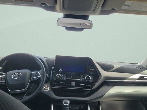 Used 2024 Toyota Highlander LE image 14