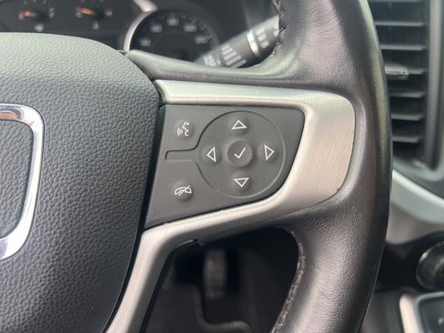 Used 2020 GMC Acadia SLE image 19