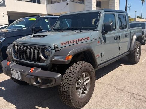 Used 2026 Jeep Gladiator Mojave AWD/4WD image 2