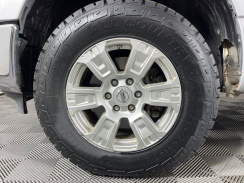 Used 2017 Nissan Titan SV image 12