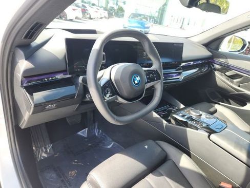 Used 2024 BMW i5 eDrive40i image 28